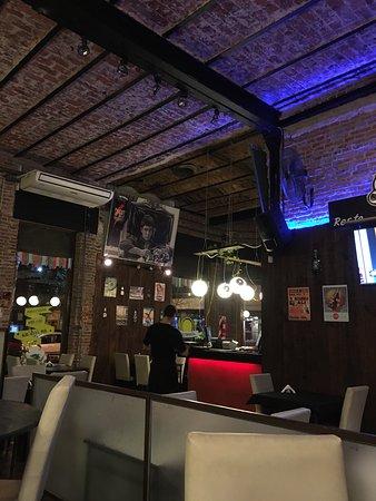 De Tal Palo Tal Astilla Resto Bar